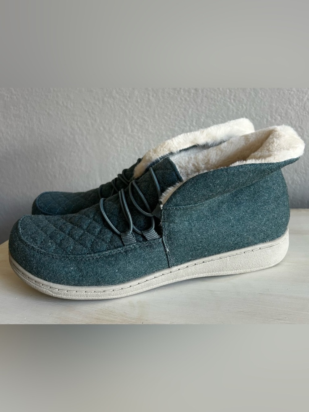 Vionic Believe slippers, faux fur, mineral blue color, women’s size 11. - Picture 2 of 7